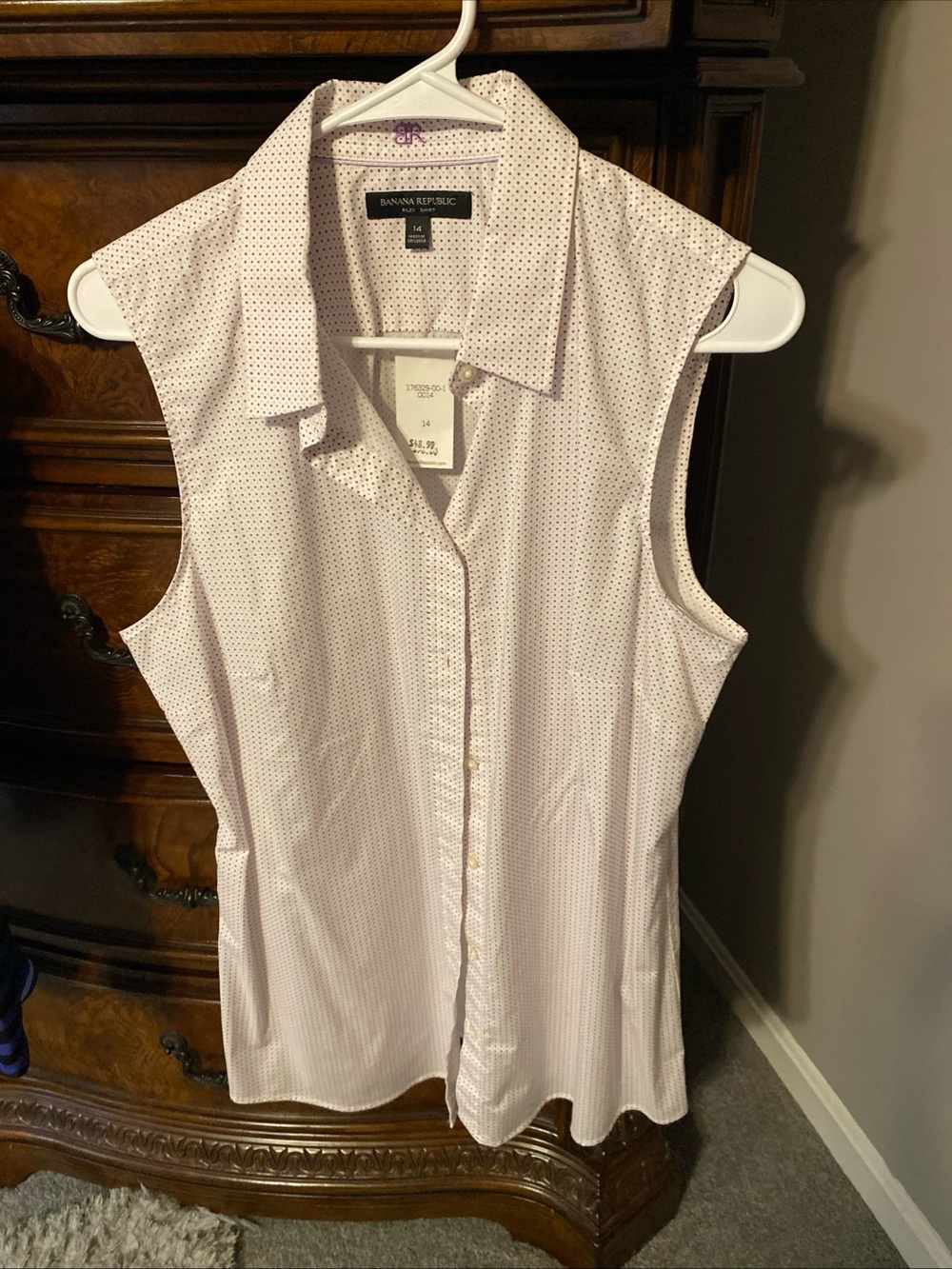 Banana Republic Riley sleeveless button up polka dots